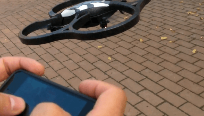 Videorecensione di un drone AR Parrot utilizzato con l'iPhone